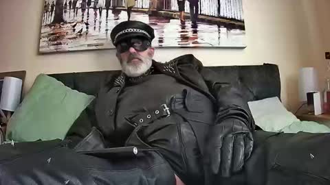 Snapshot of leathertease chatting on February 20, 2:13 pm master or sir online show from February 20, 2:13 pm