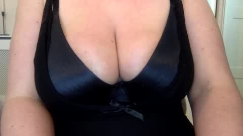 Snapshot of leelamae chatting on January 22, 3:07 pm Leela Mae online show from January 22, 3:07 pm