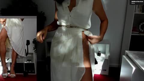 Snapshot of legswattitude chatting on September 18, 6:28 am Elle online show from September 18, 6:28 am