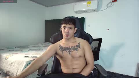  Lei  online show from February 9, 10:00 pm