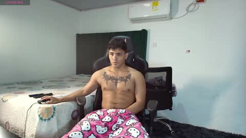  Lei  online show from February 4, 10:34 pm