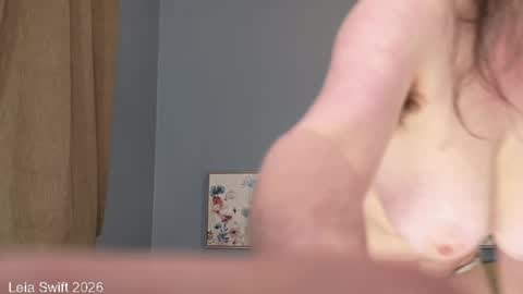 Leia Swift online show from April 11, 2:43 pm