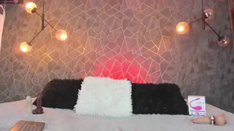 LEIGH ANGELS online show from April 16, 9:04 pm