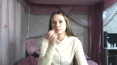 leila_bambi_ online show from December 1, 8:18 pm