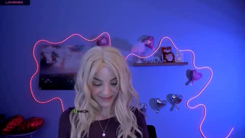 leila_viper_ online show from February 25, 8:45 pm