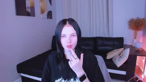 Leila online show from November 28, 2:02 pm