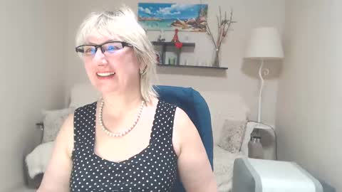 Snapshot of leilamays chatting on March 9, 6:50 am Leila Kinky online show from March 9, 6:50 am