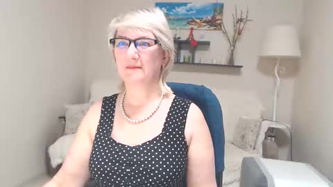 Snapshot of leilamays chatting on March 9, 3:43 am Leila Kinky online show from March 9, 3:43 am