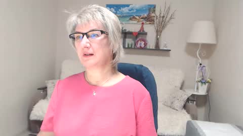 Snapshot of leilamays chatting on October 17, 5:44 am Leila Kinky online show from October 17, 5:44 am