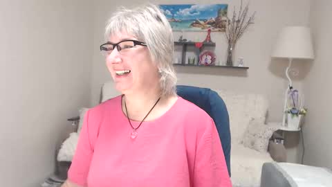 Snapshot of leilamays chatting on October 15, 5:22 am Leila Kinky online show from October 15, 5:22 am