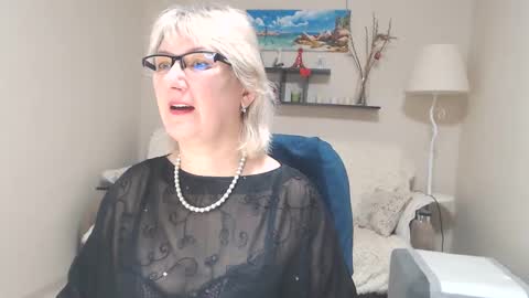 Snapshot of leilamays chatting on February 26, 4:30 am Leila Kinky online show from February 26, 4:30 am