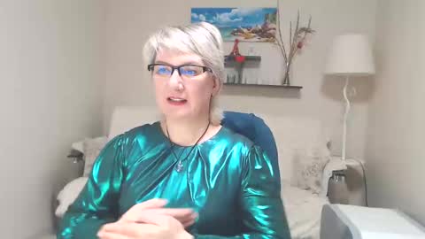 Snapshot of leilamays chatting on February 19, 4:12 am Leila Kinky online show from February 19, 4:12 am
