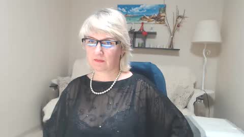 Snapshot of leilamays chatting on February 25, 1:00 pm Leila Kinky online show from February 25, 1:00 pm