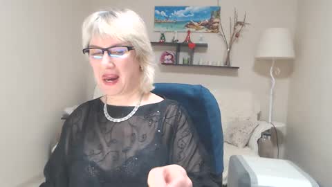 Snapshot of leilamays chatting on February 27, 5:51 am Leila Kinky online show from February 27, 5:51 am
