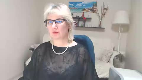 Snapshot of leilamays chatting on February 25, 9:53 am Leila Kinky online show from February 25, 9:53 am