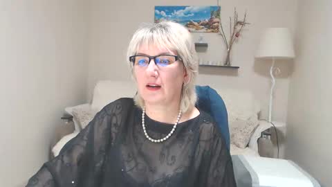 Snapshot of leilamays chatting on February 26, 10:49 am Leila Kinky online show from February 26, 10:49 am