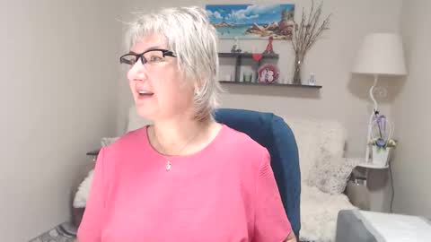 Snapshot of leilamays chatting on October 13, 5:20 am Leila Kinky online show from October 13, 5:20 am