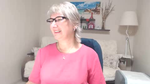 Snapshot of leilamays chatting on October 20, 5:01 am Leila Kinky online show from October 20, 5:01 am