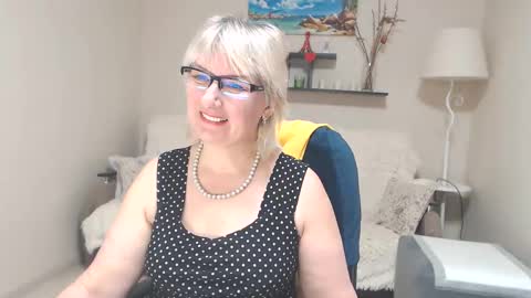 Snapshot of leilamays chatting on March 11, 11:12 am Leila Kinky online show from March 11, 11:12 am