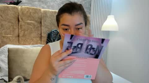 leilapons online show from October 31, 5:02 pm