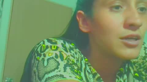 Snapshot of leily_ass chatting on December 18, 7:41 pm leily online show from December 18, 7:41 pm