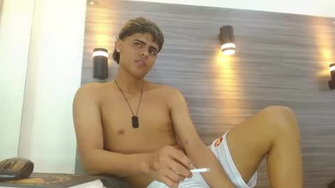 lelehott01 online show from July 24, 3:15 am