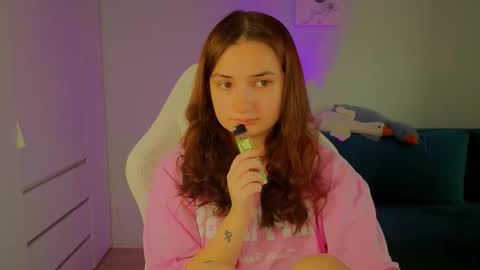 Snapshot of lelia_vibe chatting on September 17, 2:53 pm Lelia online show from September 17, 2:53 pm