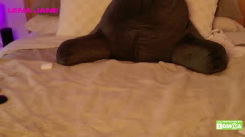 lenajane_xx online show from January 6, 11:20 pm