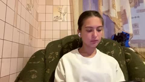 Hellomy name is Natalyits my first day here nice to meet you Give me 50 thumbs ups online show from May 19, 5:53 pm