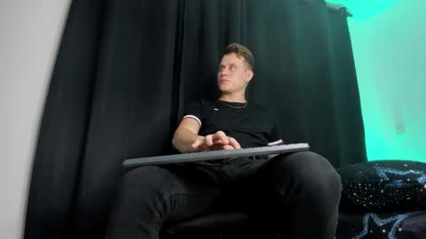 Yesid online show from February 5, 2:51 am