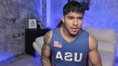 Leo independent model online show from November 9, 9:28 pm