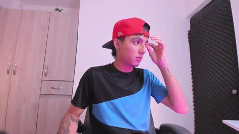 leohard_ online show from January 7, 12:32 pm