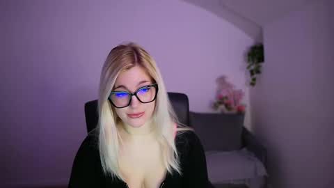 leokitty  online show from March 22, 2:10 pm