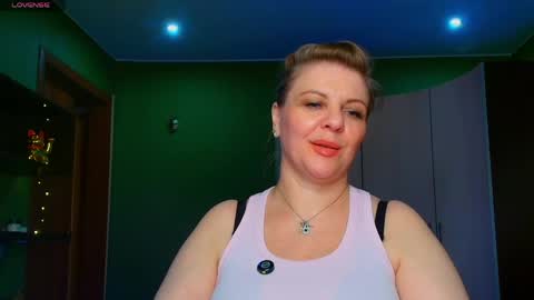 Leona tracie online show from May 20, 6:58 pm