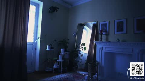 Snapshot of leonamell chatting on February 21, 2:50 am Leo online show from February 21, 2:50 am