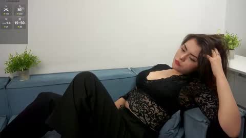 Mia online show from November 5, 9:22 am