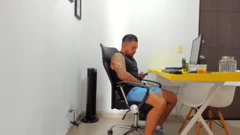 Leo online show from December 4, 6:00 pm