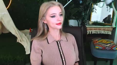 leonastone online show from December 3, 5:57 pm