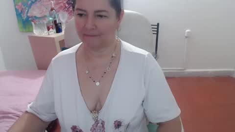 leonela   online show from October 21, 3:55 am