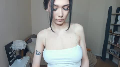 Alice online show from May 23, 9:00 pm