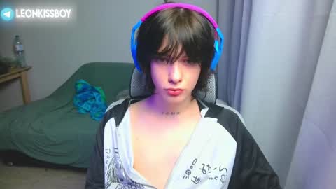 leonkissboy online show from April 8, 7:50 pm