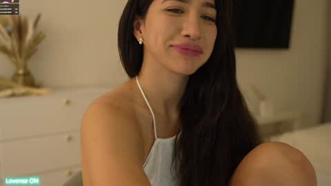 Leora online show from February 8, 6:33 pm