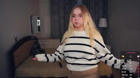 Hello everyone Im Lora Its my first day Were going to have fun together online show from October 6, 5:14 am