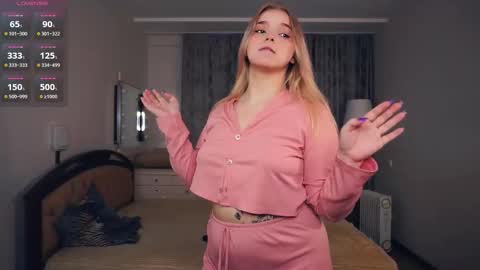 Hello everyone Im Lora Its my first day Were going to have fun together online show from October 13, 6:15 am