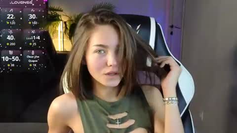 Leslie online show from June 28, 1:01 am