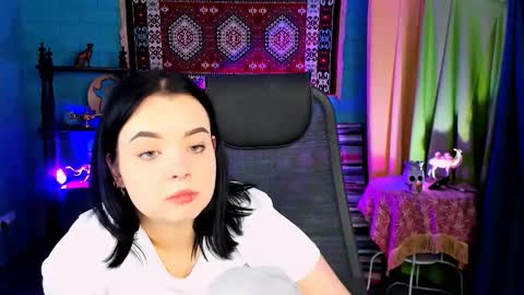 LeslieRowe online show from November 29, 5:42 pm