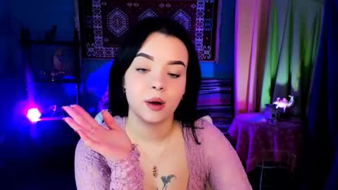 LeslieRowe online show from November 21, 1:20 pm