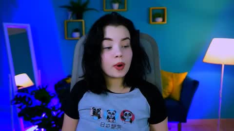 LeslieRowe online show from November 4, 9:05 pm