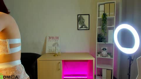 Lessi online show from May 23, 1:01 am