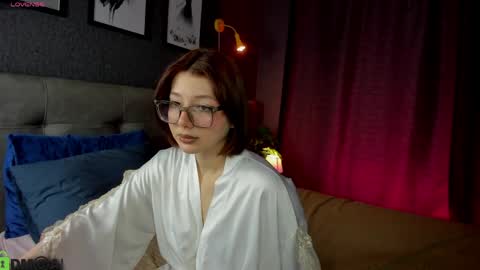 Lessi online show from April 5, 1:13 am